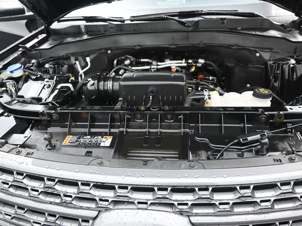 Used 2024 Ford Explorer XLT w/ Equipment Group 202A RWD image 17