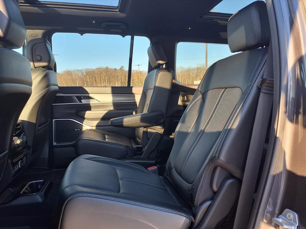 New 2025 Jeep Wagoneer L Series II w/ Convenience Group I image 8