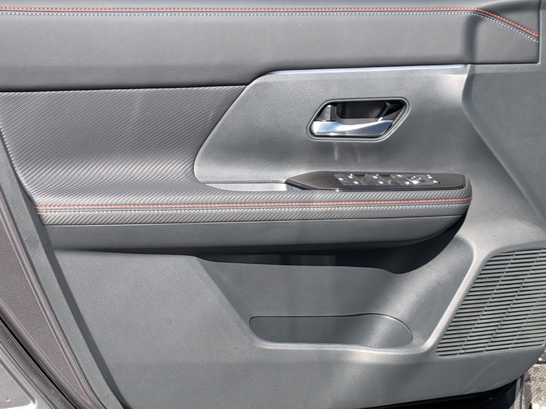 New 2026 Nissan Kicks SR FWD image 13