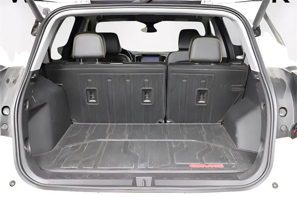 Used 2024 GMC Terrain AT4 w/ Tech Package AWD/4WD image 25