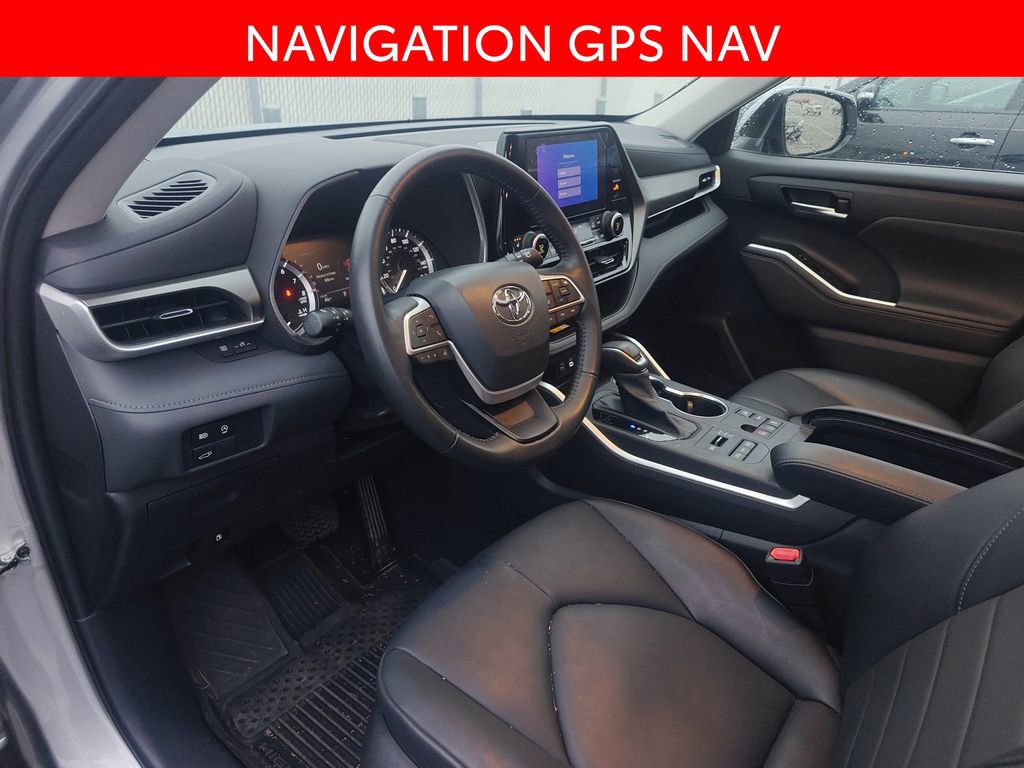 Used 2023 Toyota Highlander XLE image 7