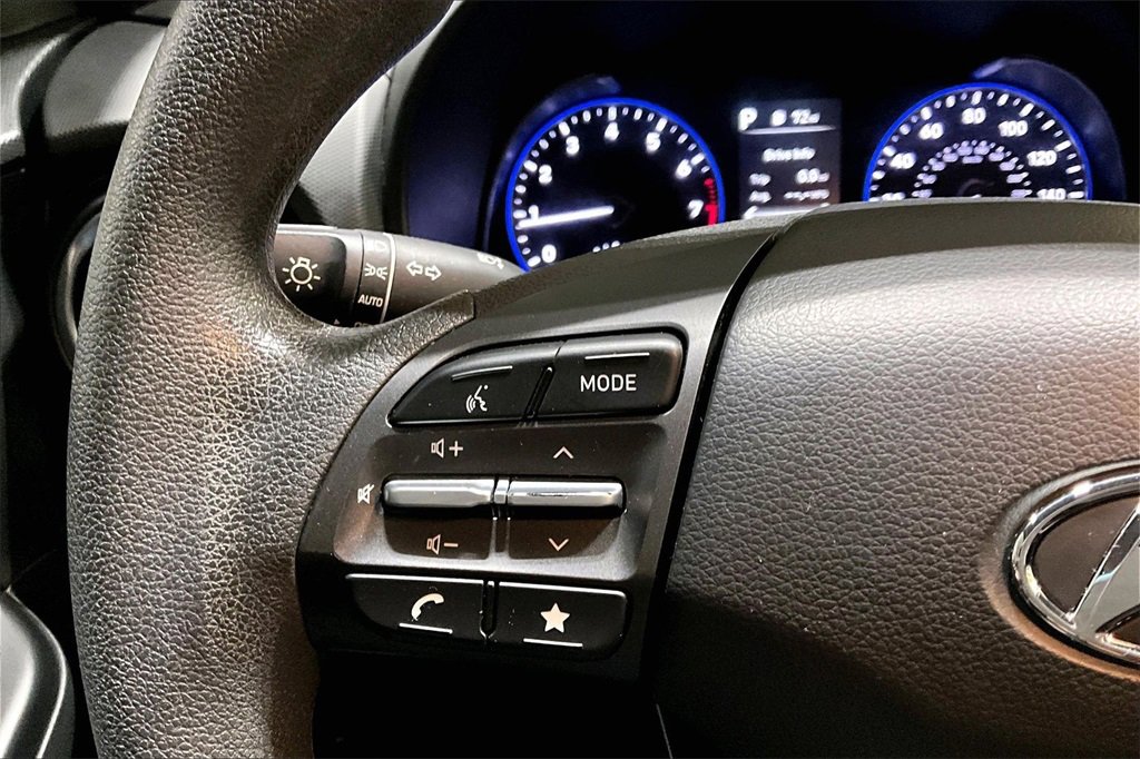 Used 2023 Hyundai Kona SE image 13