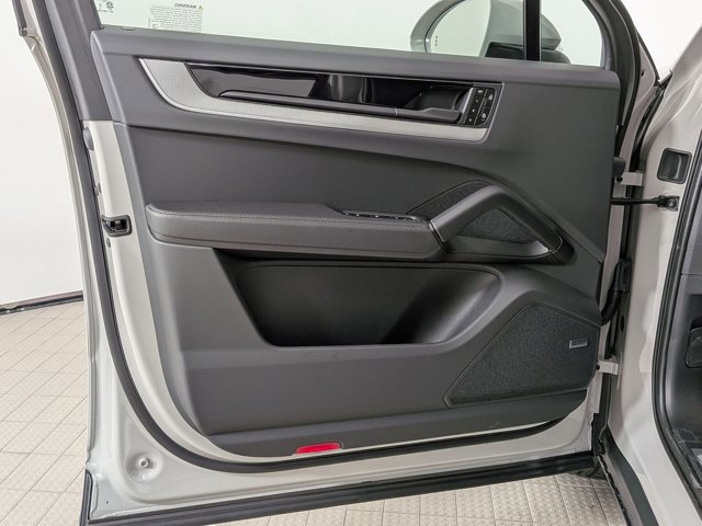 New 2026 Porsche Cayenne image 13