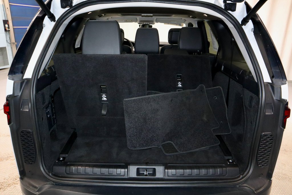 Used 2024 Land Rover Discovery S image 14