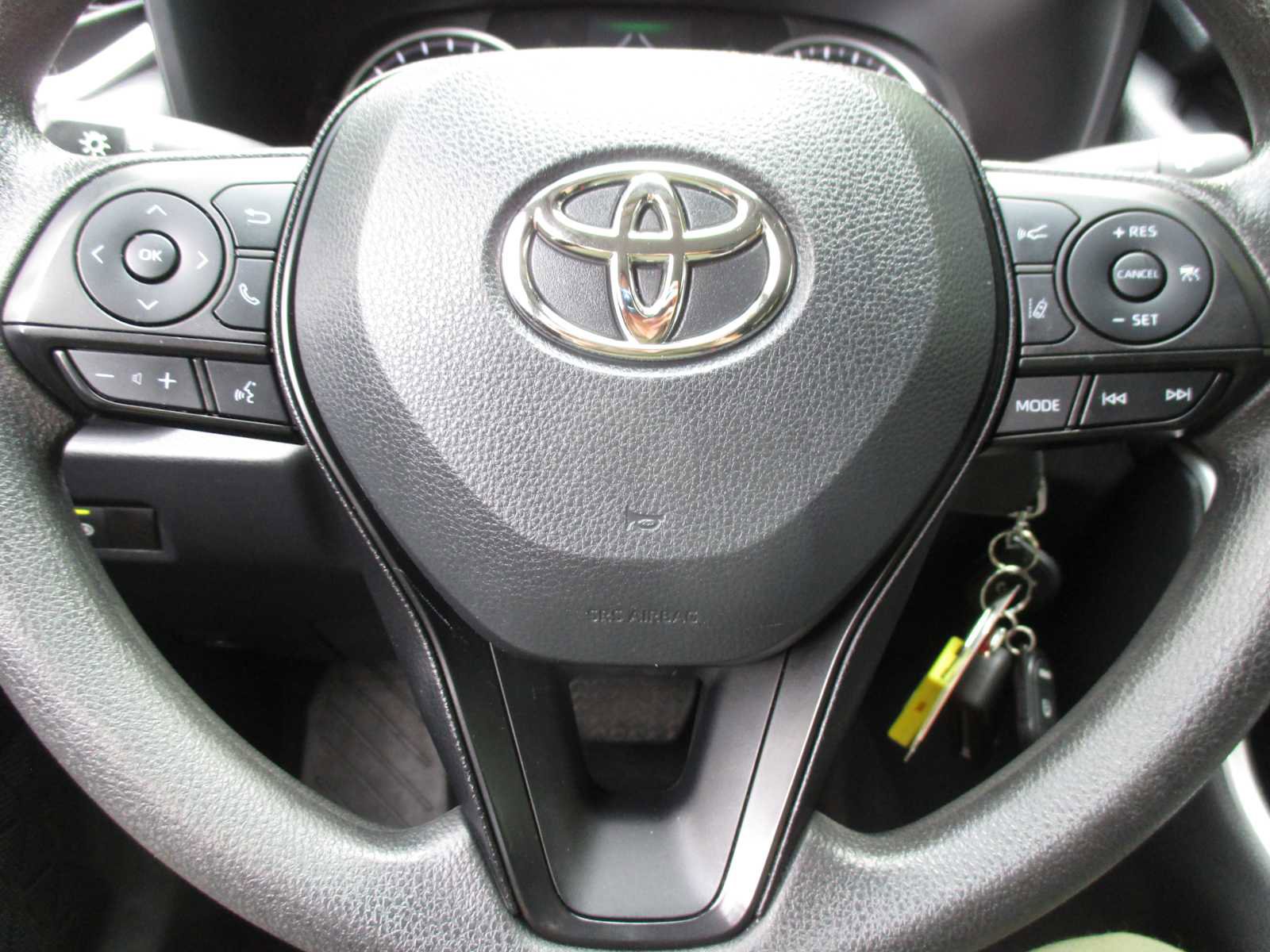 Used 2022 Toyota RAV4 LE image 20