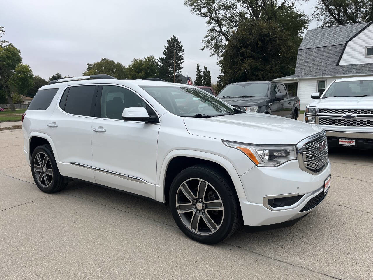 Used 2018 GMC Acadia Denali w/ LPO, Cargo Package image 5