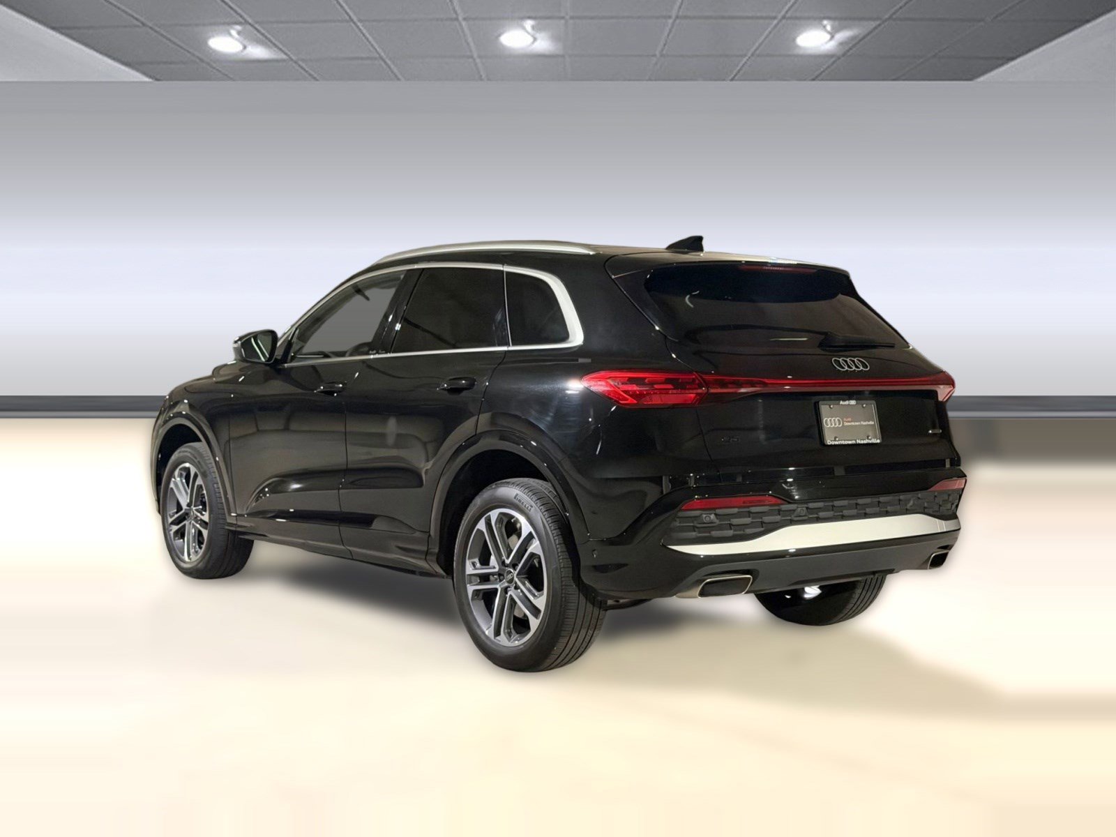 Certified 2025 Audi Q5 Premium w/ Convenience Package image 3