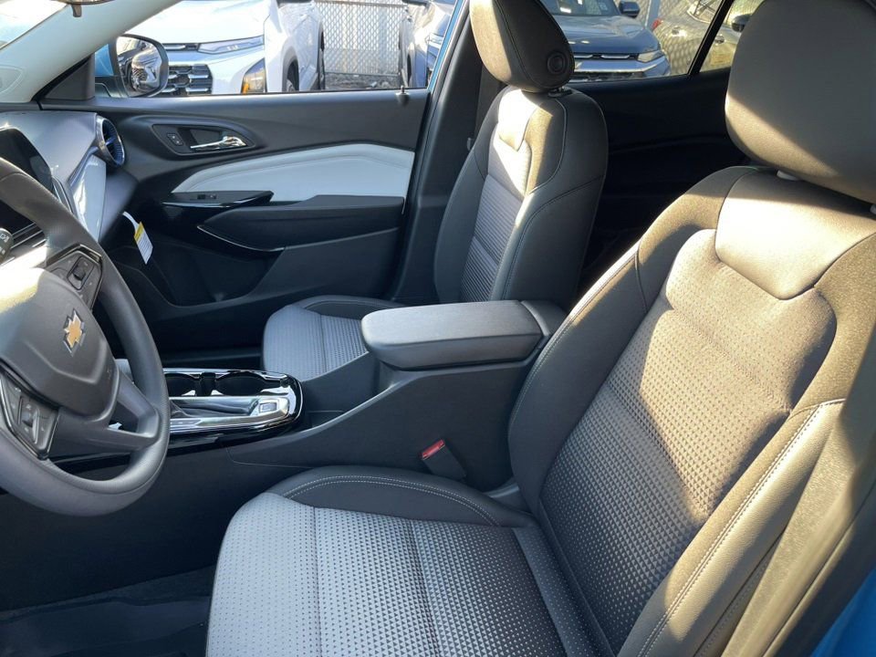 New 2025 Chevrolet Trax LT image 9