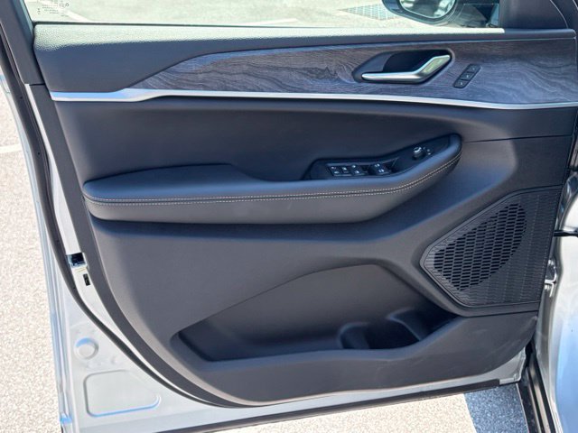 New 2026 Jeep Grand Cherokee Limited AWD/4WD image 12