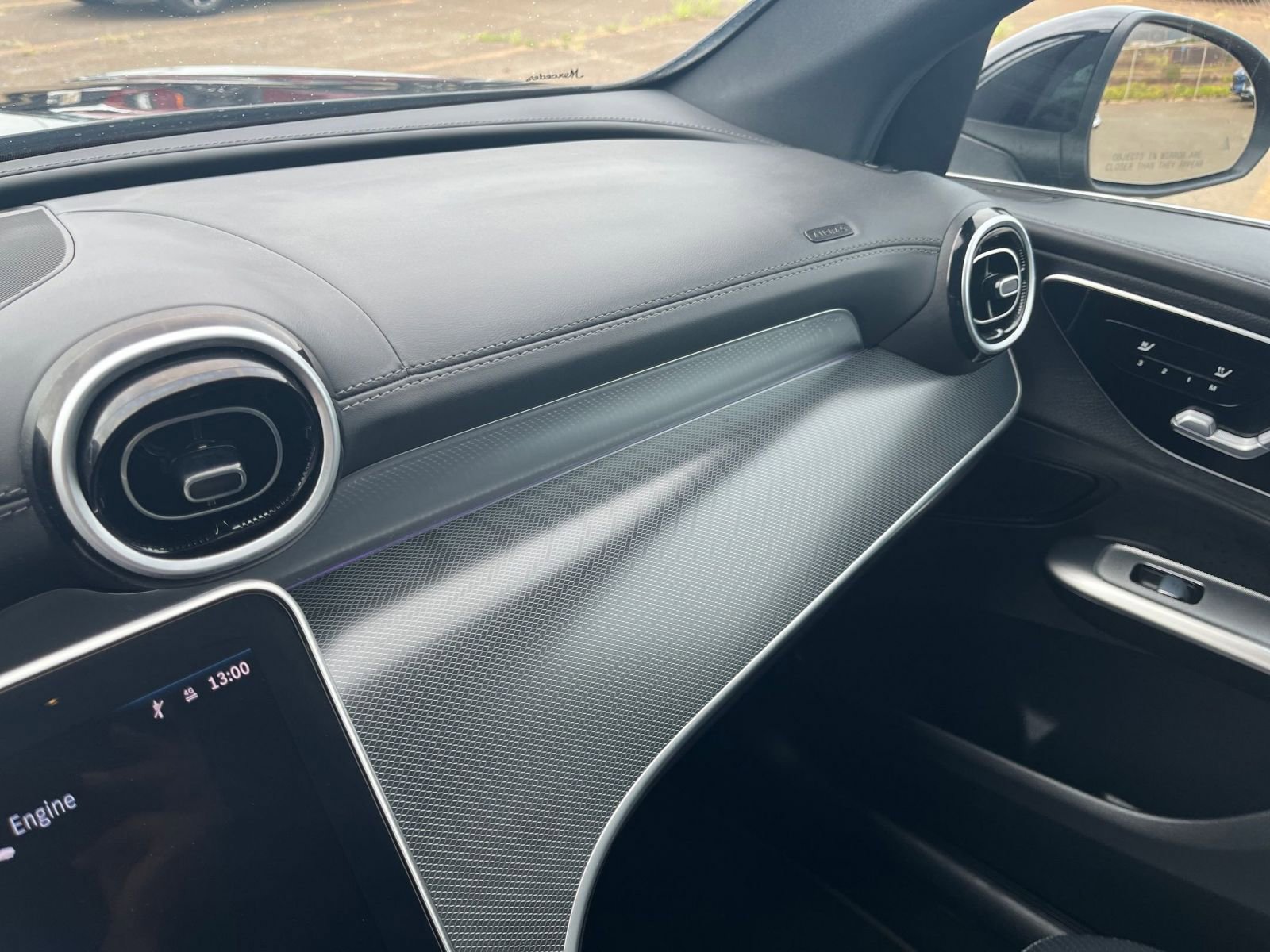 Used 2024 Mercedes-Benz GLC 300 image 35