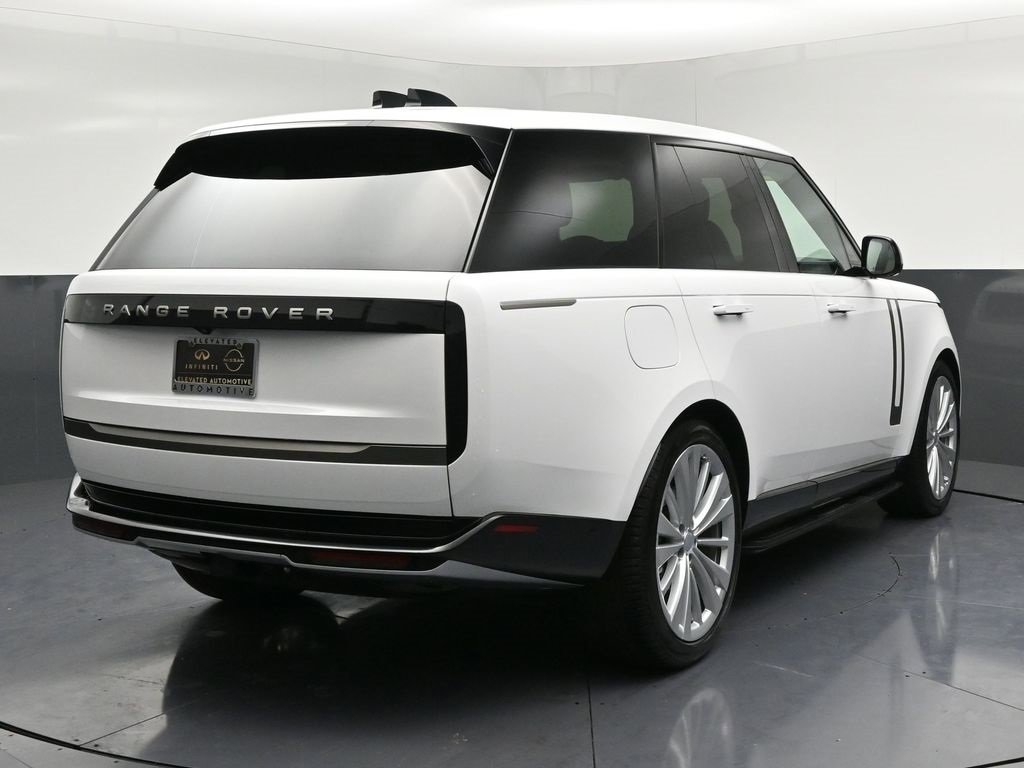 Used 2024 Land Rover Range Rover SE image 4