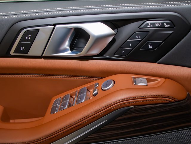 Used 2025 BMW X7 xDrive40i w/ Premium Package image 14