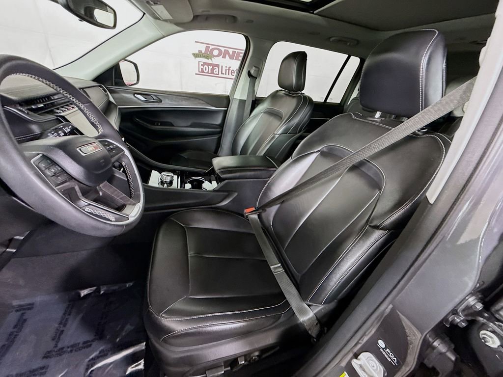 Used 2023 Jeep Grand Cherokee L Limited AWD/4WD image 26