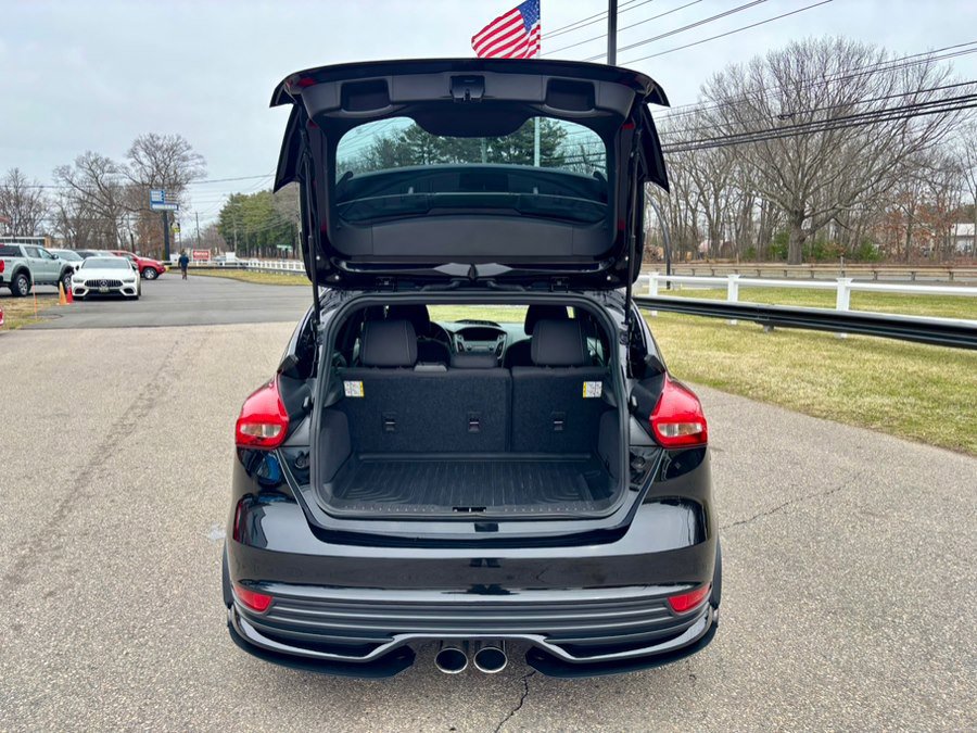 Used 2018 Ford Focus ST image 29