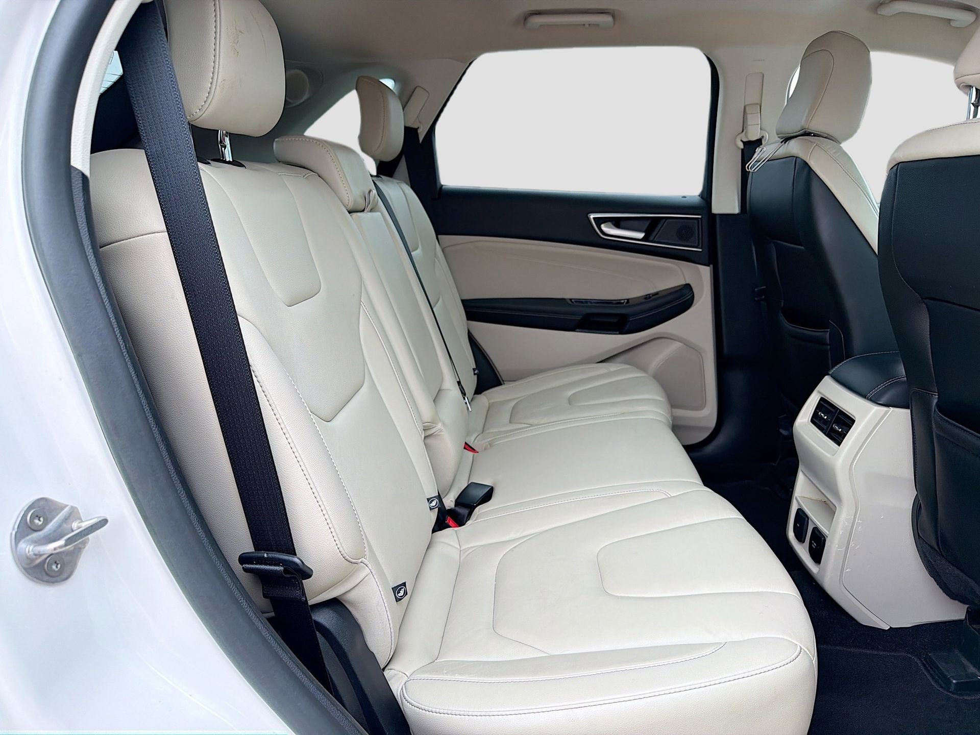 Used 2020 Ford Edge Titanium FWD image 30