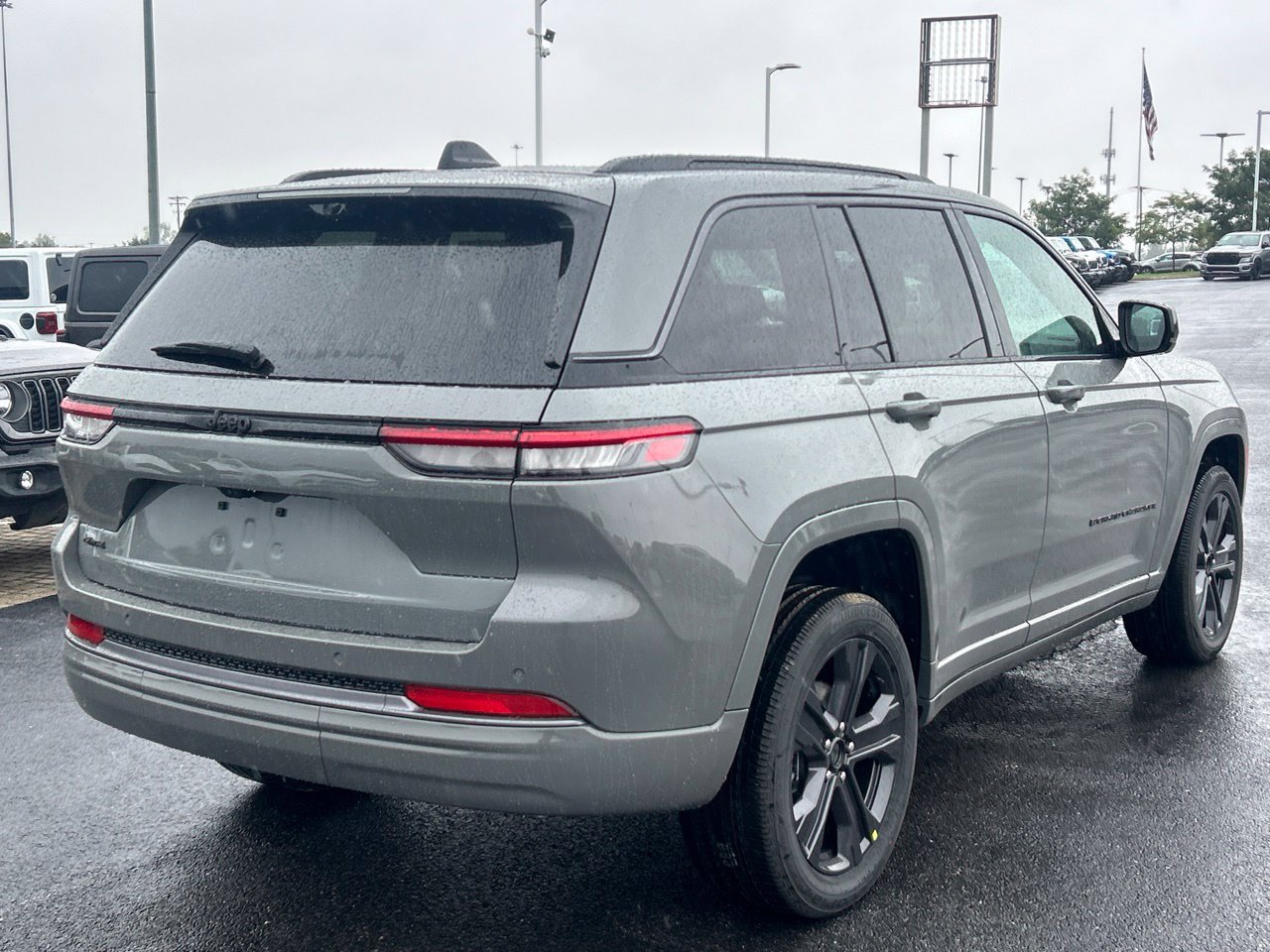 New 2027 Jeep Grand Cherokee Limited AWD/4WD image 3