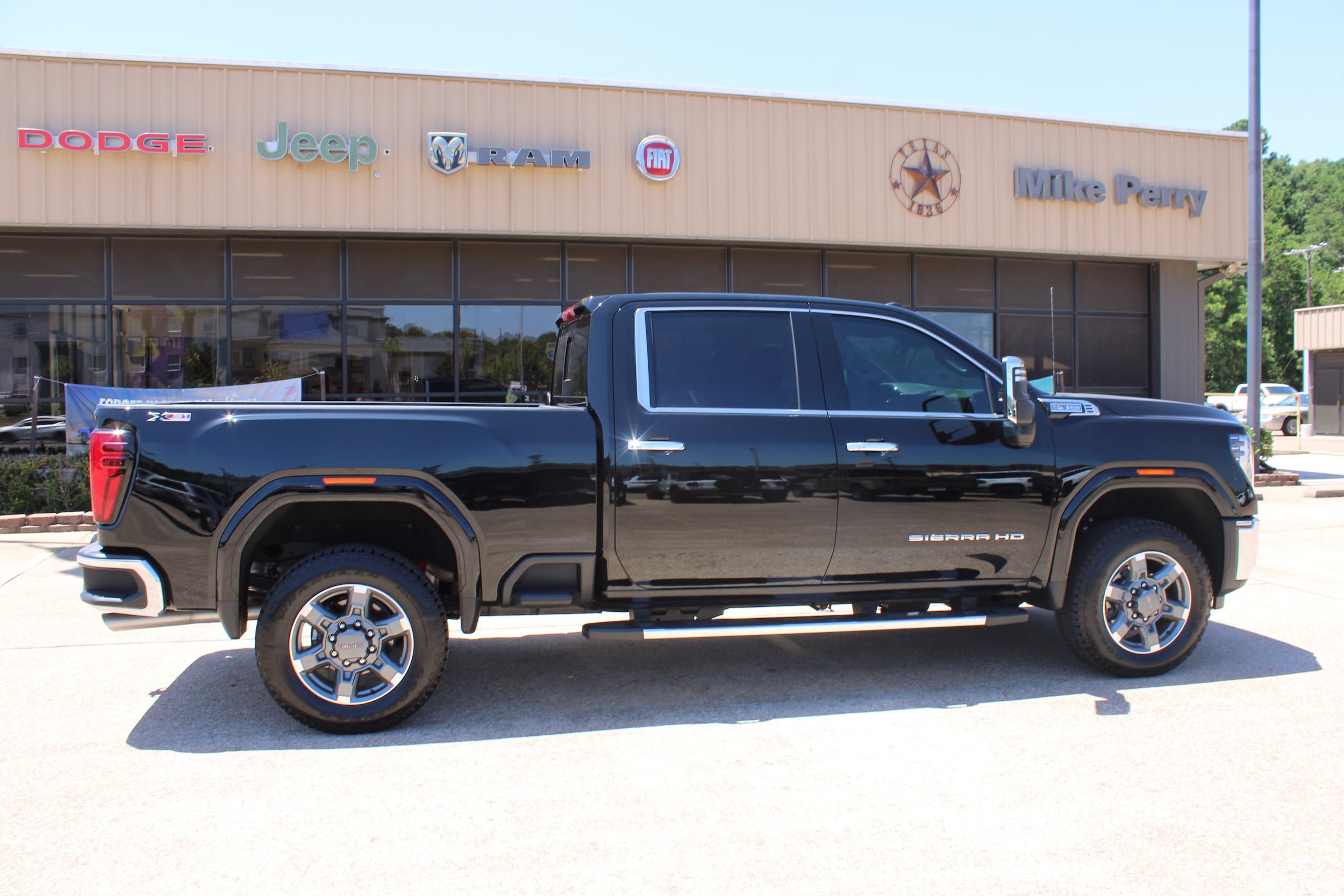 Used 2026 GMC Sierra 2500 SLT w/ SLT Premium Package AWD/4WD image 5