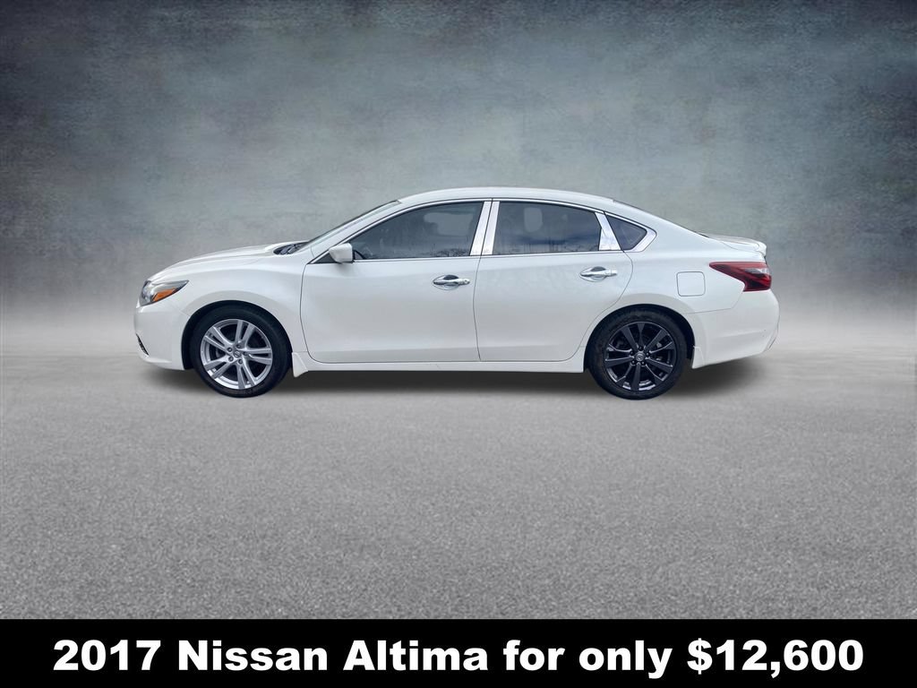 Used 2017 Nissan Altima 2.5 SR FWD image 2