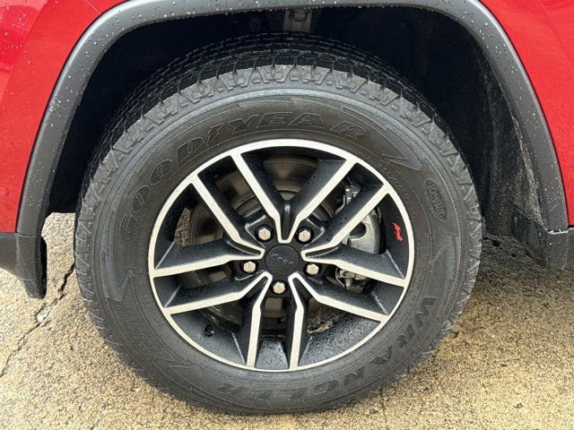 Used 2019 Jeep Grand Cherokee Trailhawk w/ Trailhawk Luxury Group AWD/4WD image 17
