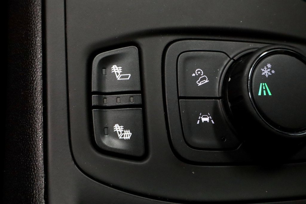 Used 2022 GMC Terrain SLE w/ Driver Convenience Package image 4