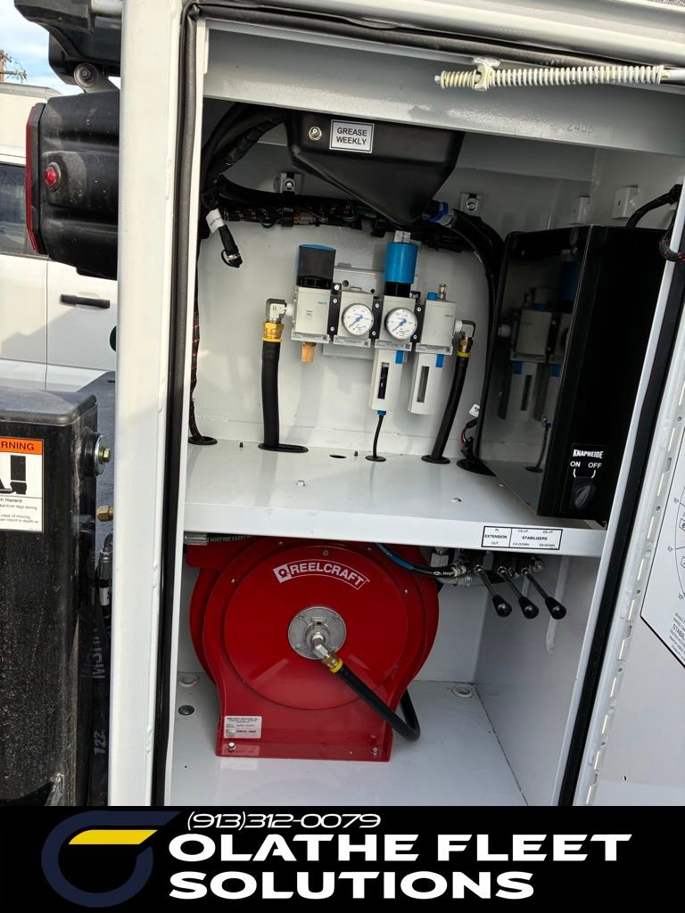 New 2026 Ford F550 4x4 Supercab Super Duty image 17