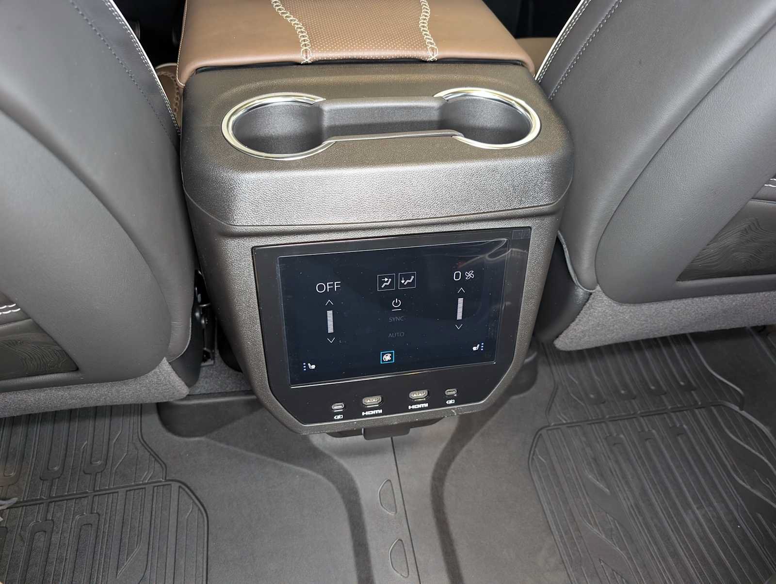 New 2026 GMC Yukon Denali Ultimate w/ LPO, Floor Liner Package AWD/4WD image 13