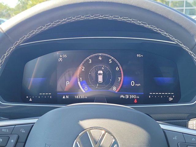 Used 2023 Volkswagen Tiguan SE w/ Panoramic Sunroof Package FWD image 24