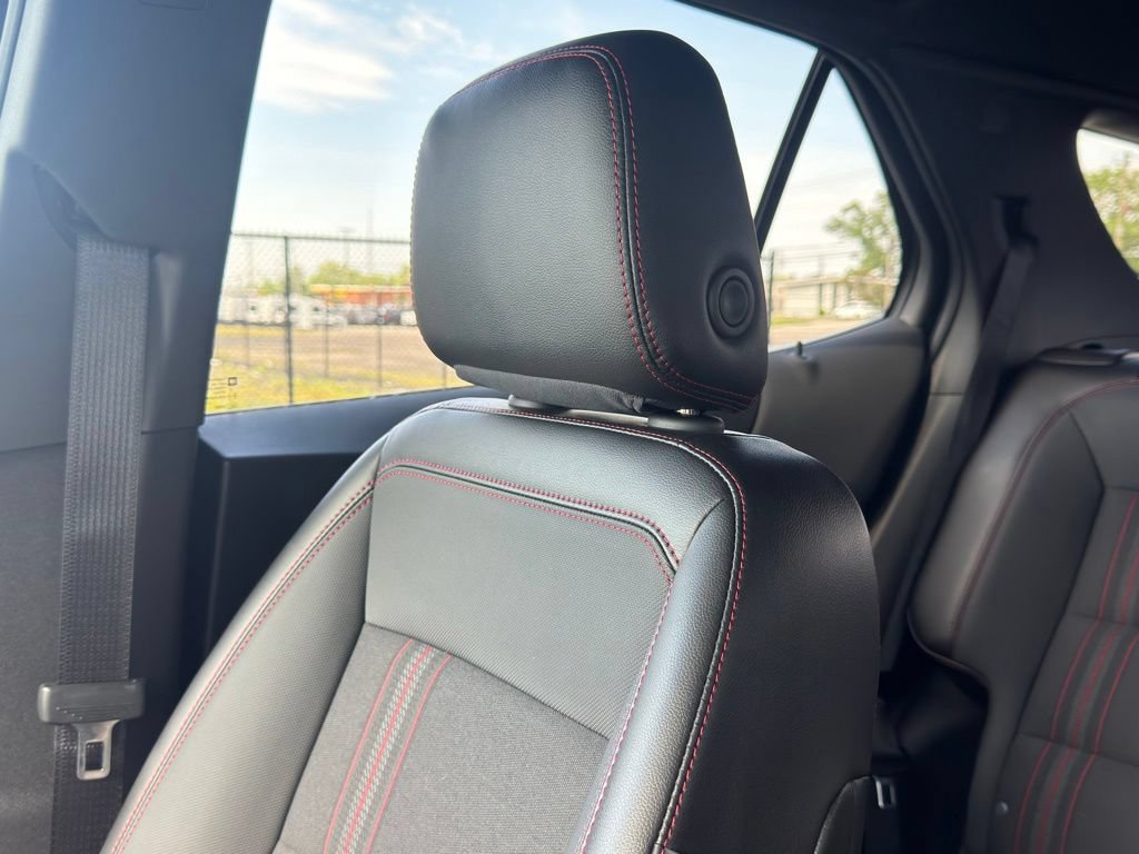 Used 2023 Chevrolet Equinox RS w/ LPO, Floor Liner Package FWD image 37
