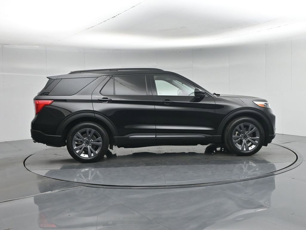 Used 2022 Ford Explorer XLT w/ Equipment Group 202A RWD image 28