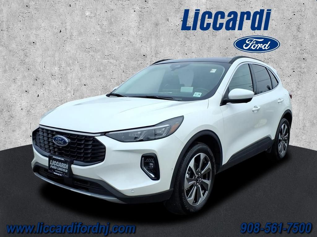 Certified 2023 Ford Escape Platinum w/ Premium Technology Package AWD/4WD image 3