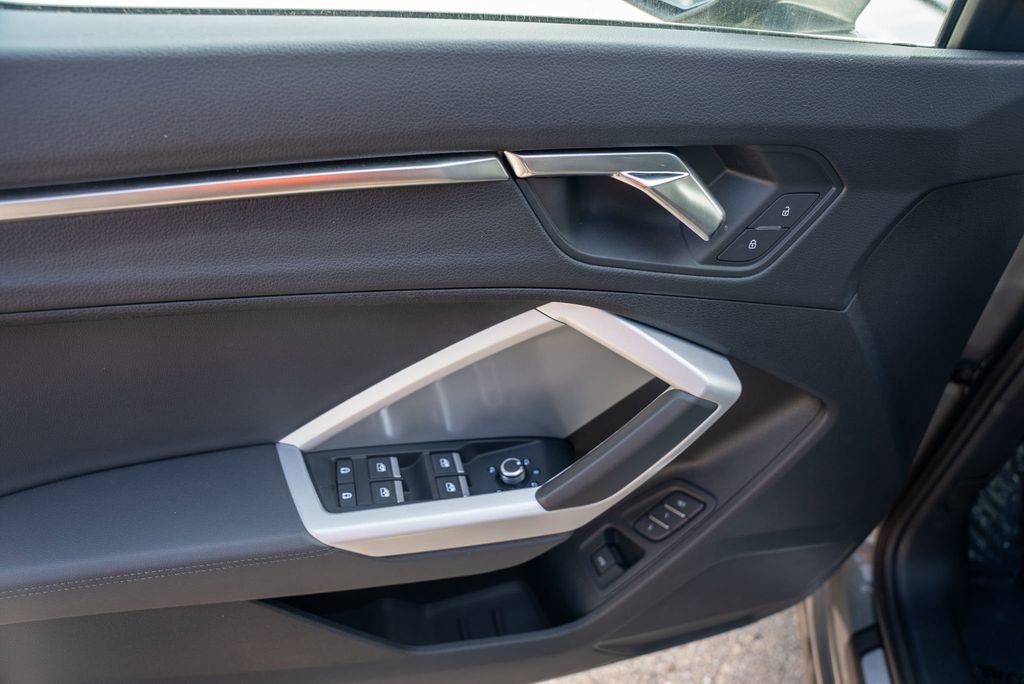 Used 2024 Audi Q3 2.0T Premium image 19