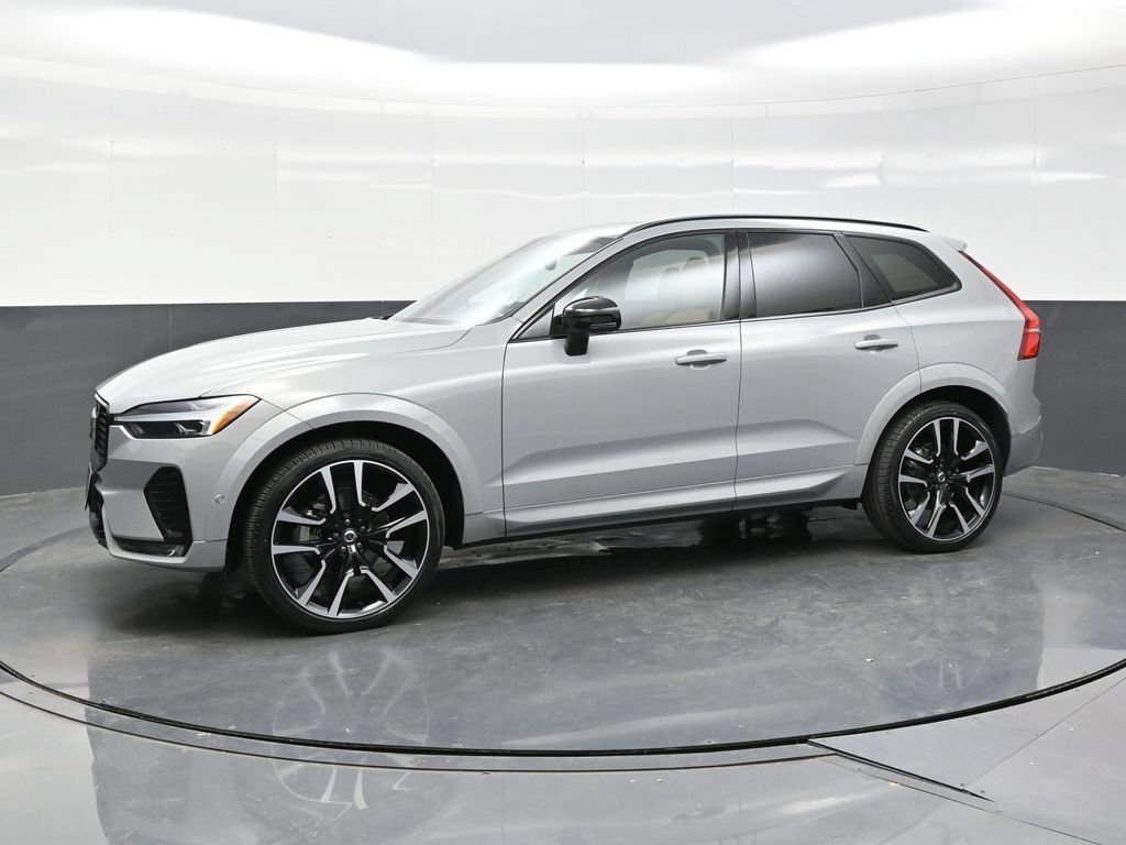 Used 2024 Volvo XC60 B5 Ultimate w/ Protection Package Premier AWD/4WD image 3