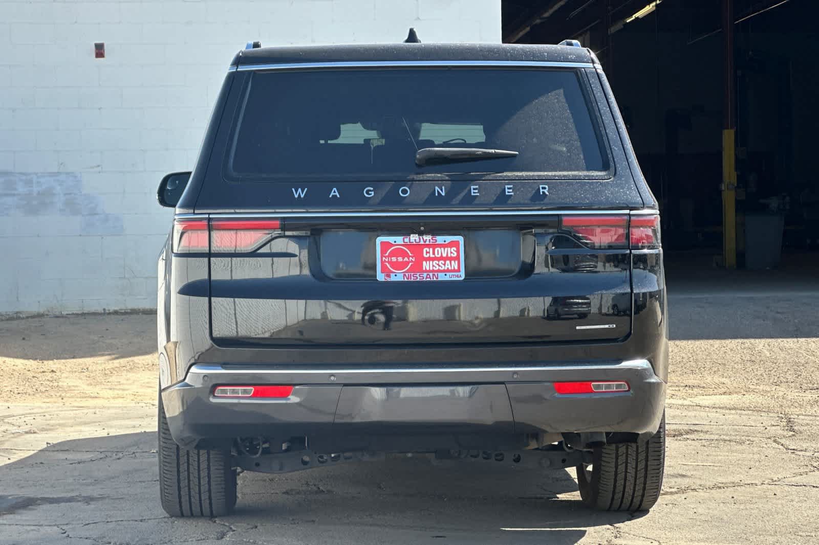Used 2022 Jeep Wagoneer Series II RWD image 8