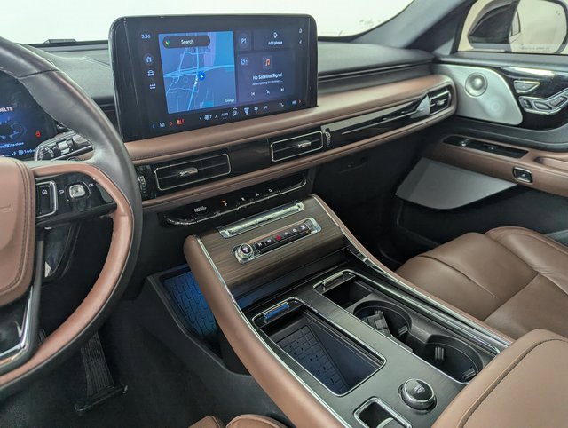 Used 2025 Lincoln Aviator Reserve w/ Equipment Group 201A image 14