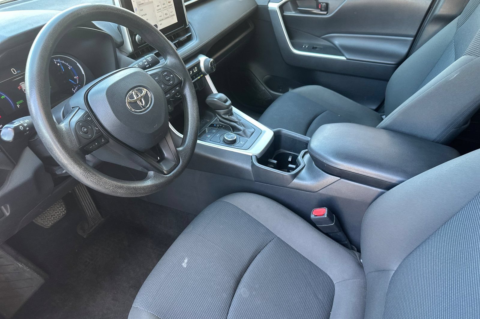 Used 2023 Toyota RAV4 LE AWD/4WD image 10