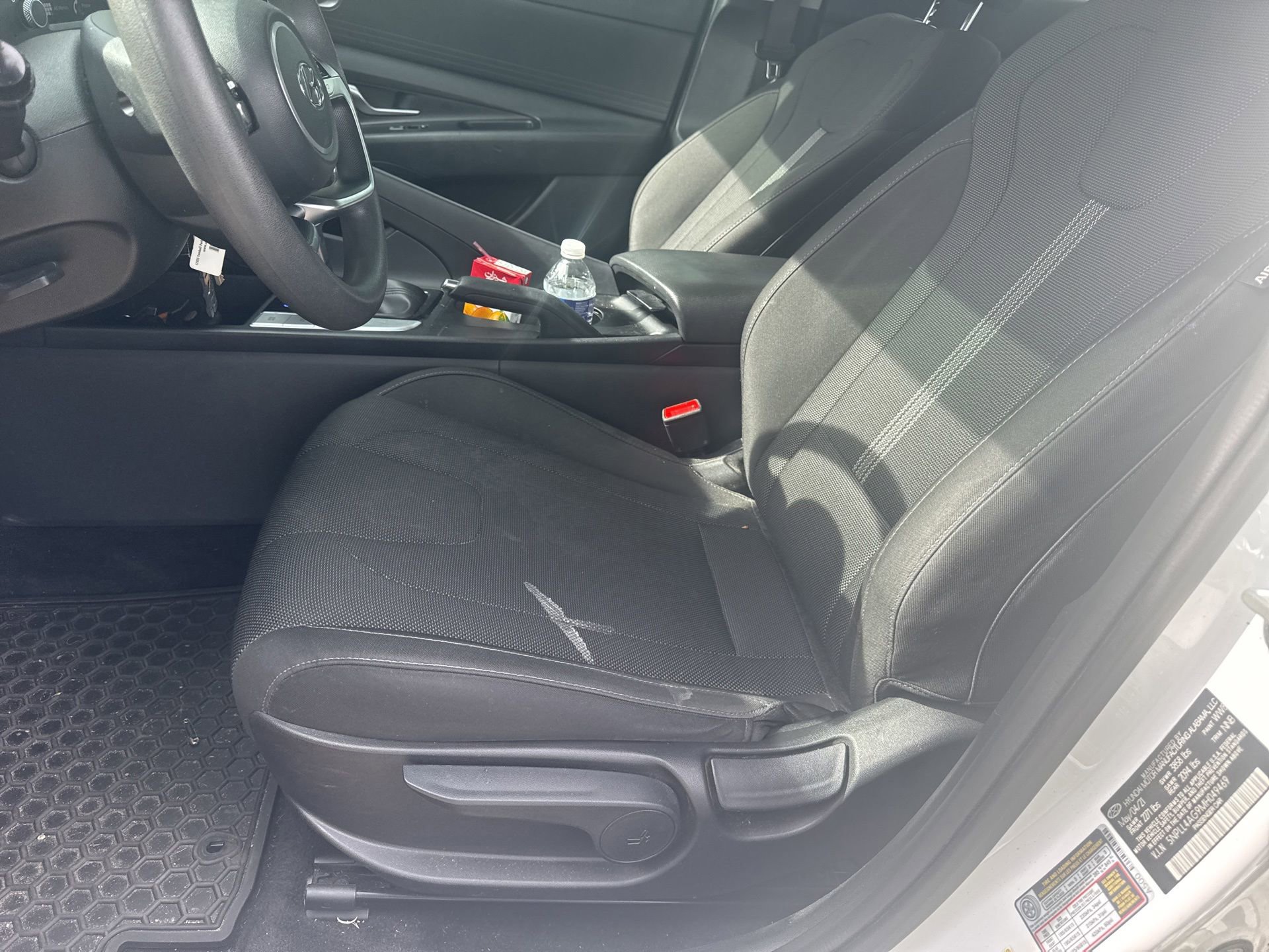 Used 2021 Hyundai Elantra SE FWD image 6