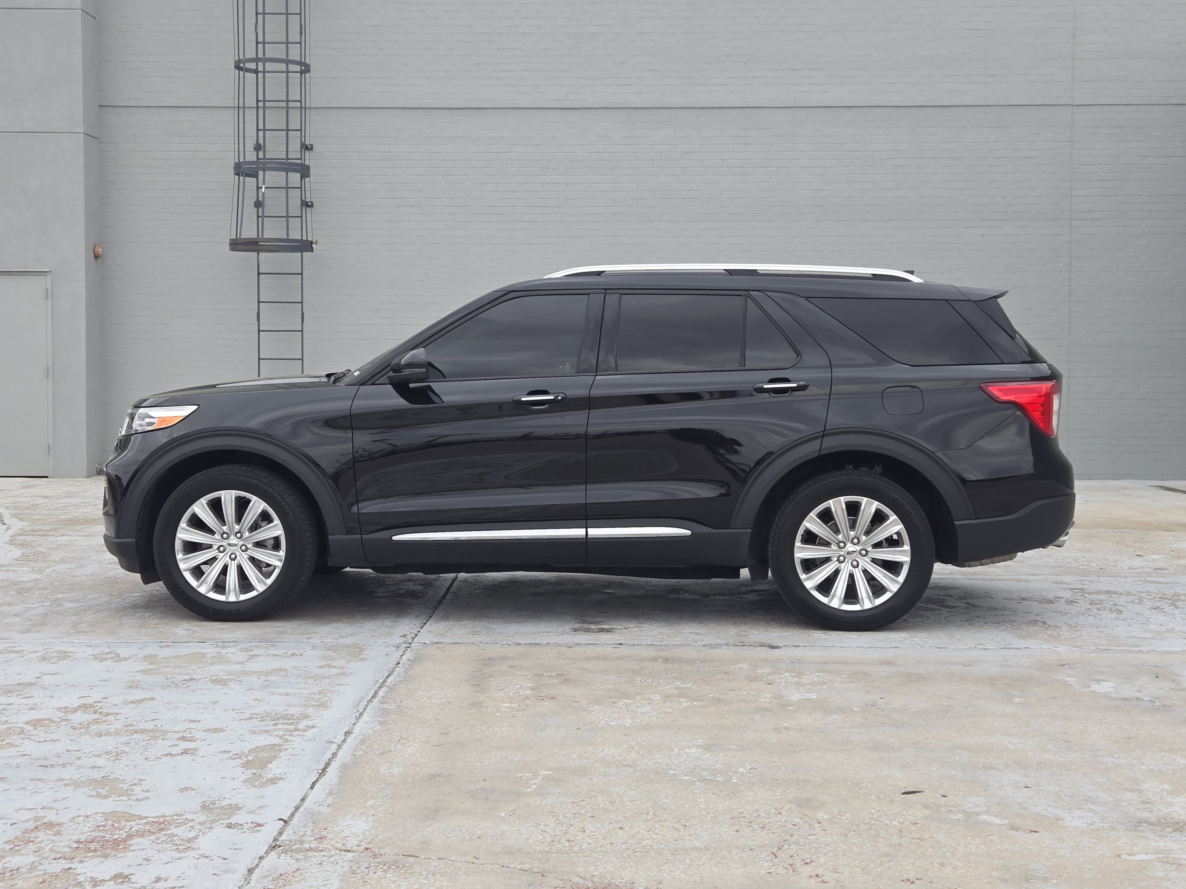 Used 2020 Ford Explorer Limited w/ Class III Trailer Tow Package image 5