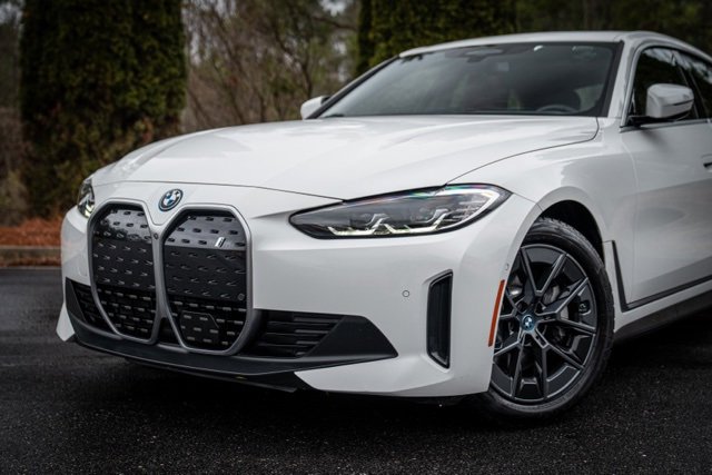 Used 2023 BMW i4 eDrive35 image 2