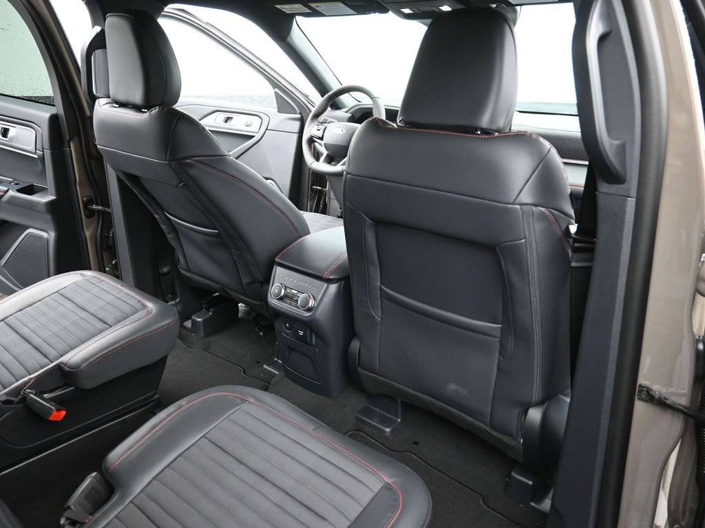 New 2026 Ford Explorer ST-Line w/ ST-Line Street Pack image 10