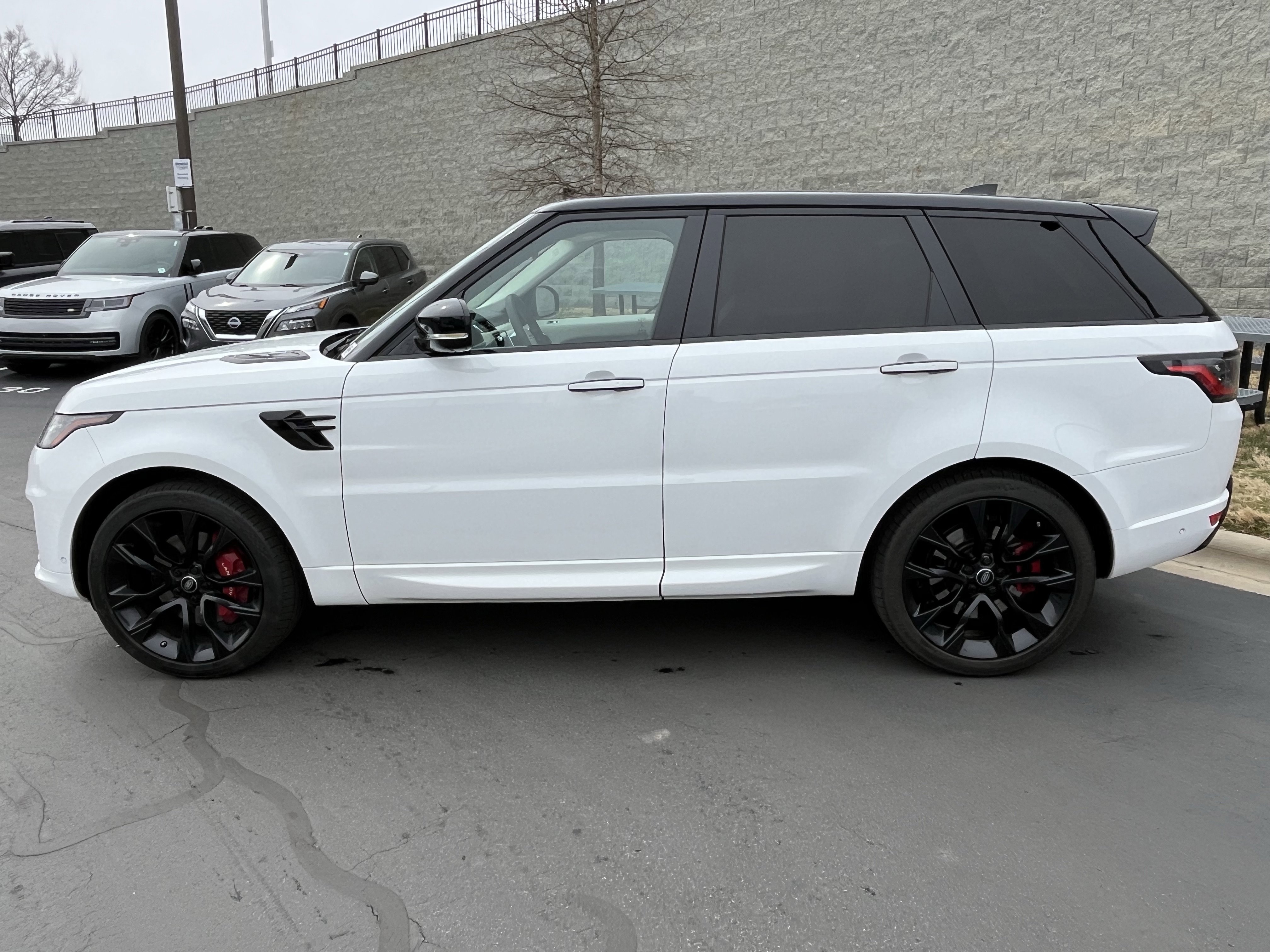 Used 2021 Land Rover Range Rover Sport HST image 4