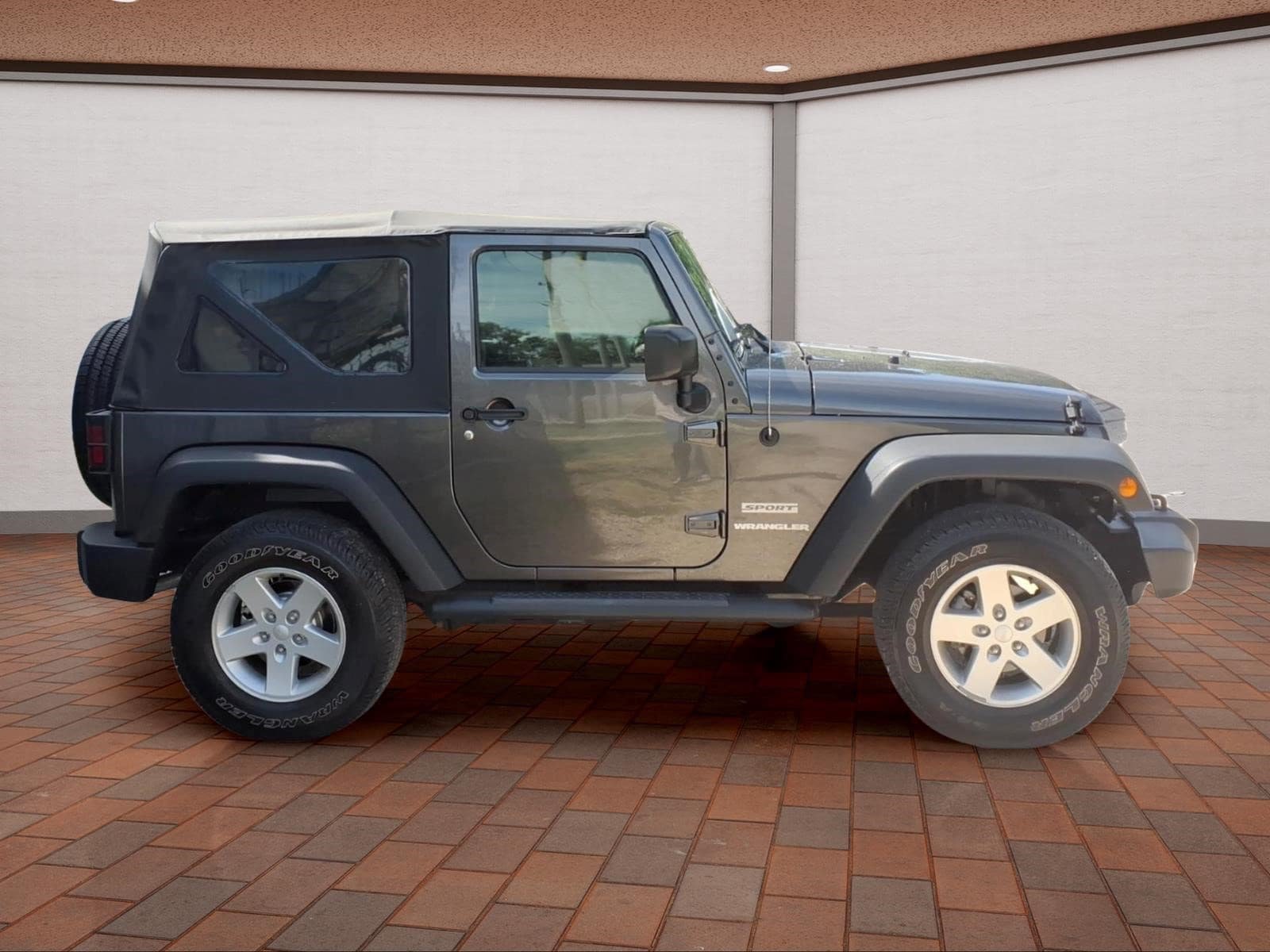 Used 2017 Jeep Wrangler Sport w/ Quick Order Package 24S AWD/4WD image 4