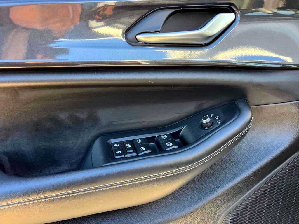 Certified 2023 Jeep Grand Cherokee Laredo w/ Luxury Tech Group I image 16