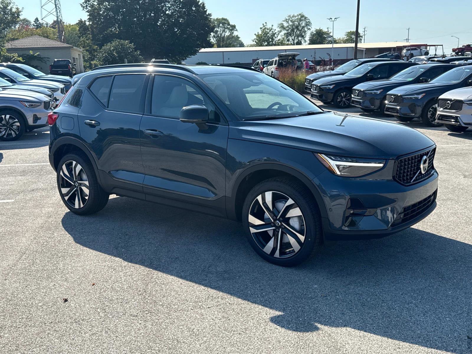 New 2026 Volvo XC40 B5 Ultra w/ Climate Package AWD/4WD image 3