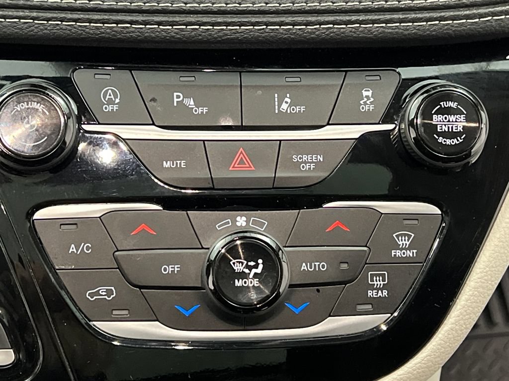 Used 2024 Chrysler Pacifica Limited FWD image 67