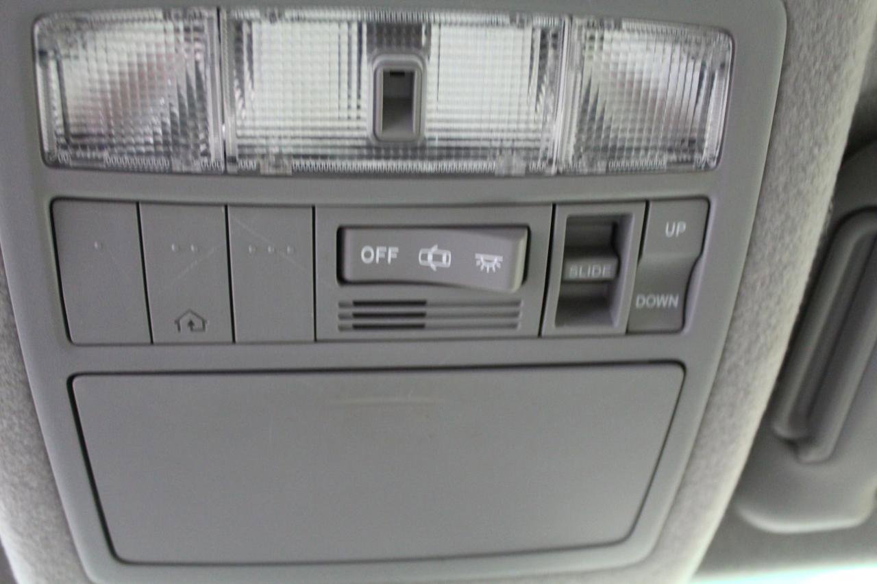 Used 2012 Toyota Highlander SE w/ Tow Pkg AWD/4WD image 13