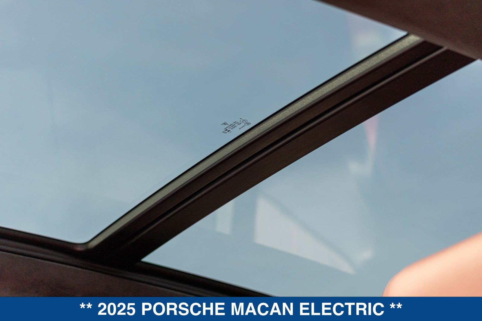 Used 2025 Porsche Macan Turbo Electric AWD/4WD image 59