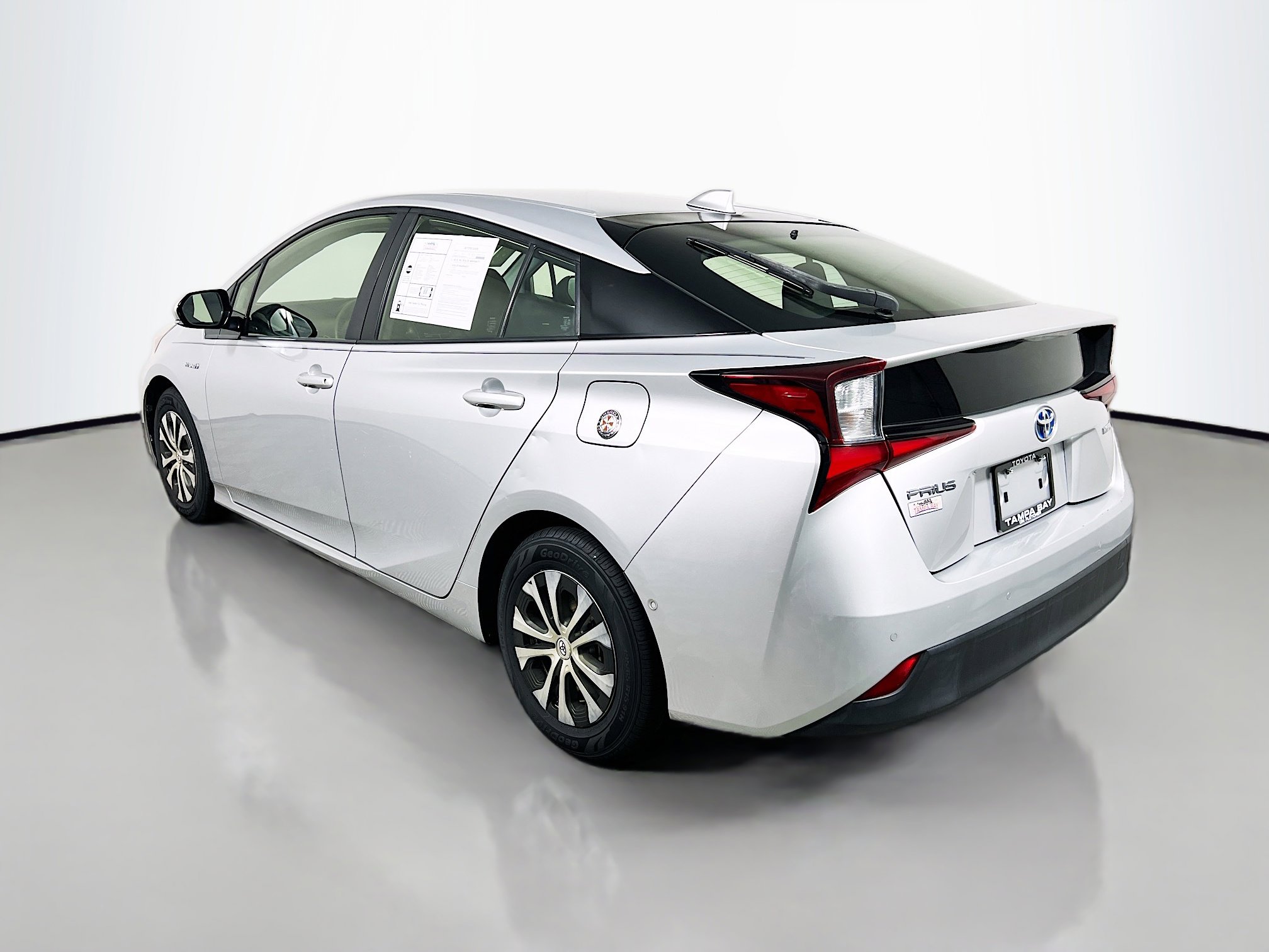 Used 2020 Toyota Prius LE image 8