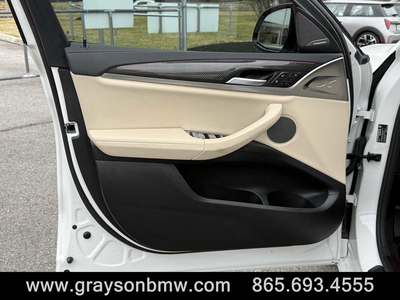 Used 2025 BMW X4 M40i w/ Premium Package image 15