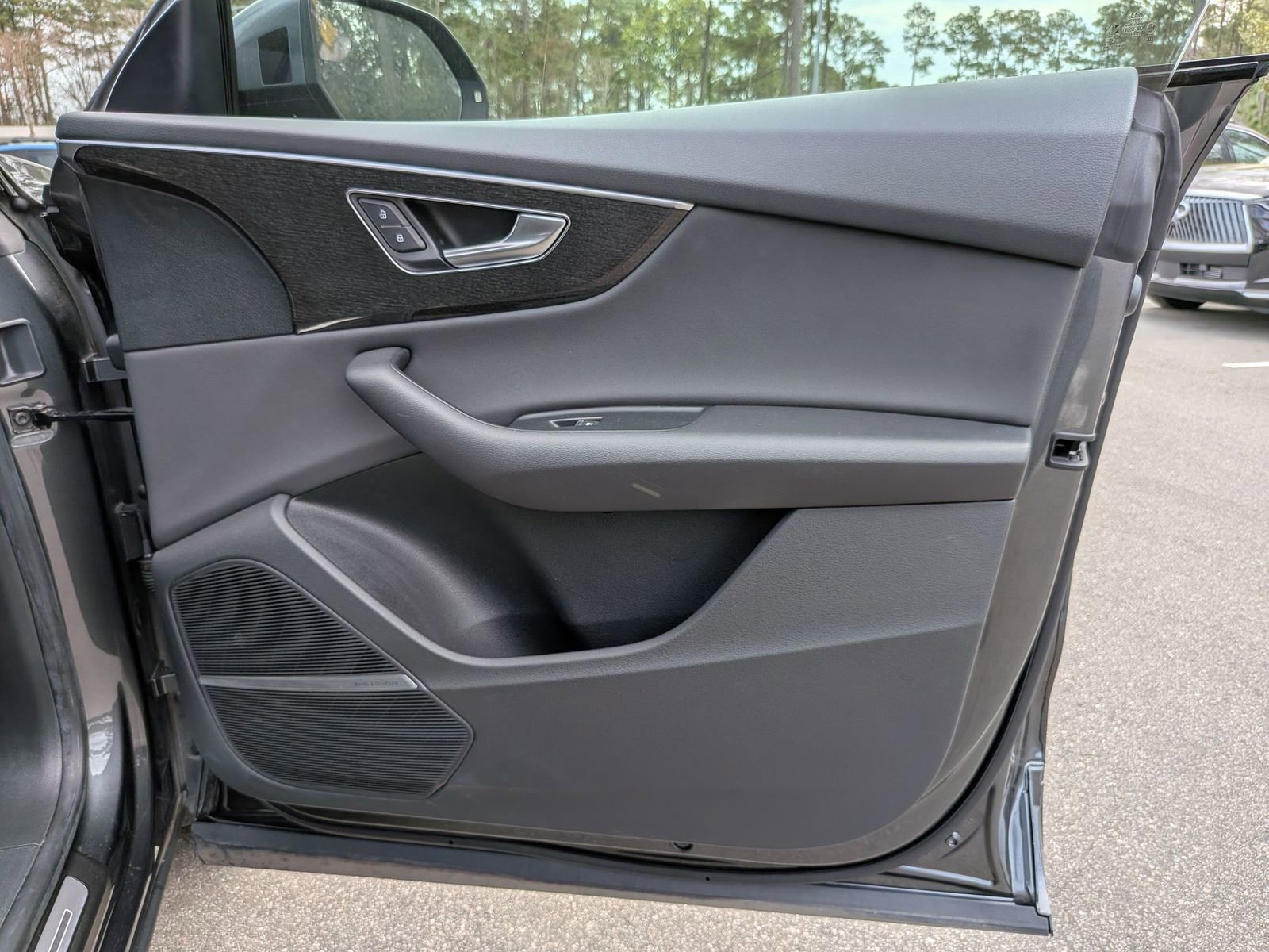 Used 2020 Audi Q8 Premium Plus image 36