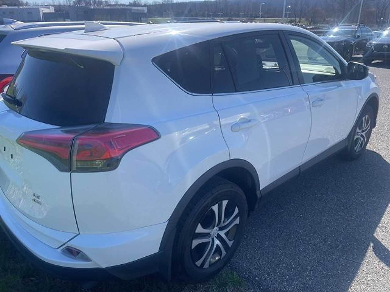 Used 2018 Toyota RAV4 LE w/ All Weather Liner Package AWD/4WD image 8